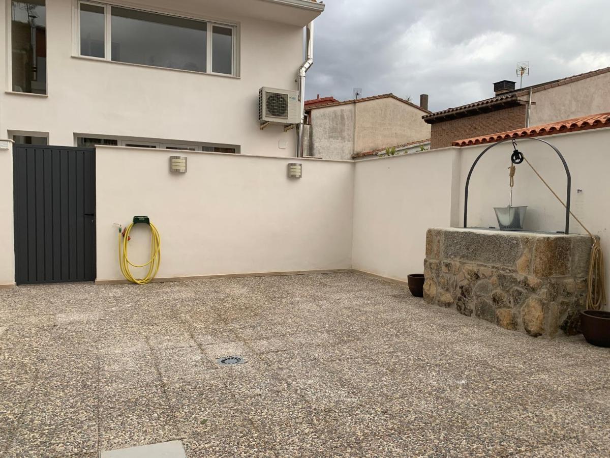 Acogedora Casa Con Patio En El Tiemblo Apartment Luaran gambar