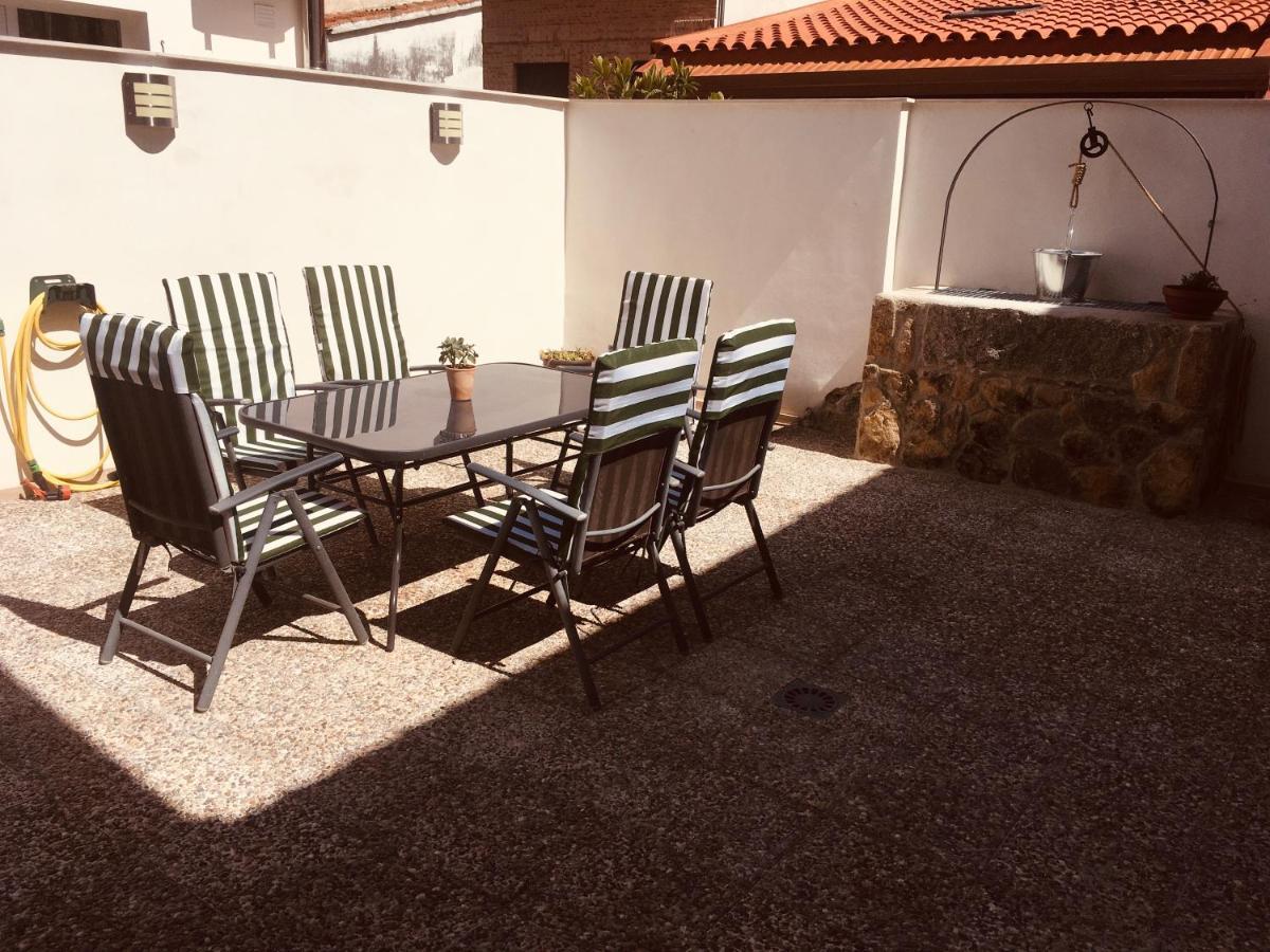Acogedora Casa Con Patio En El Tiemblo Apartment Luaran gambar