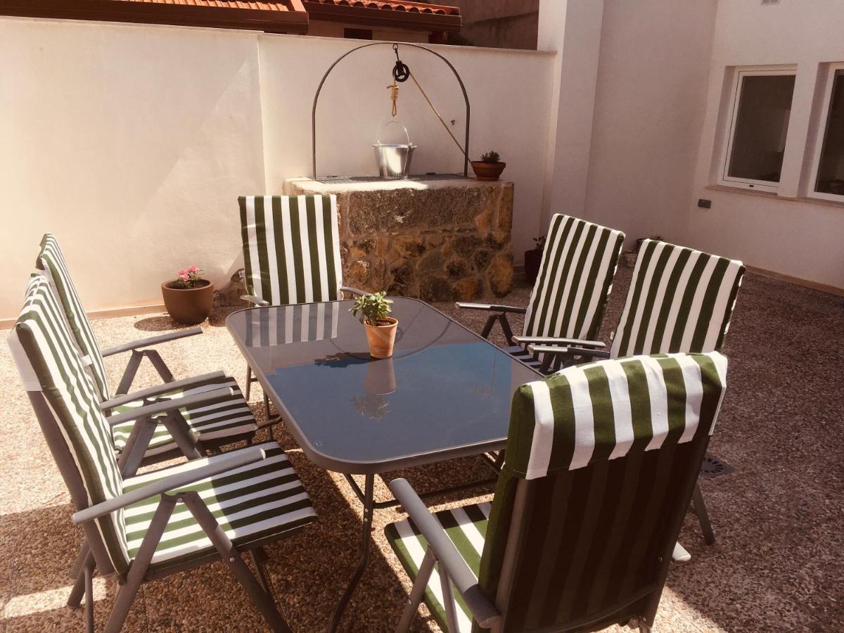 Acogedora Casa Con Patio En El Tiemblo Apartment Luaran gambar