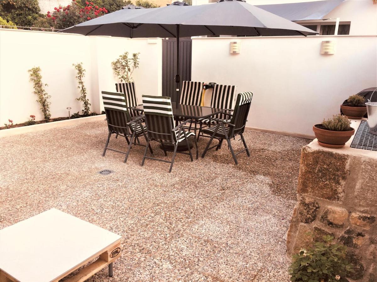 Acogedora Casa Con Patio En El Tiemblo Apartment Luaran gambar