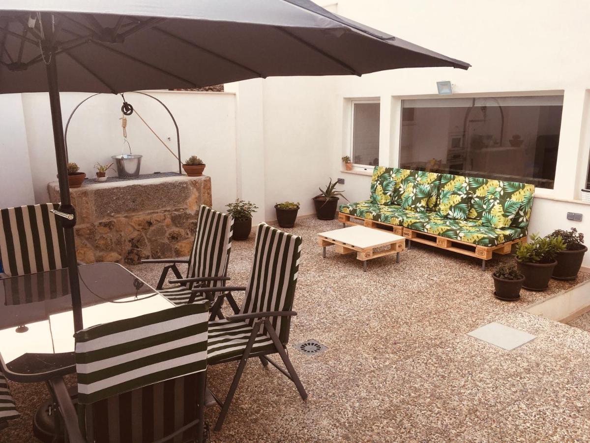 Acogedora Casa Con Patio En El Tiemblo Apartment Luaran gambar