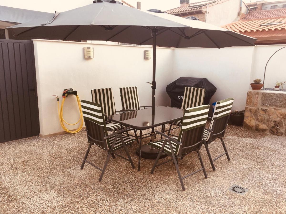 Acogedora Casa Con Patio En El Tiemblo Apartment Luaran gambar